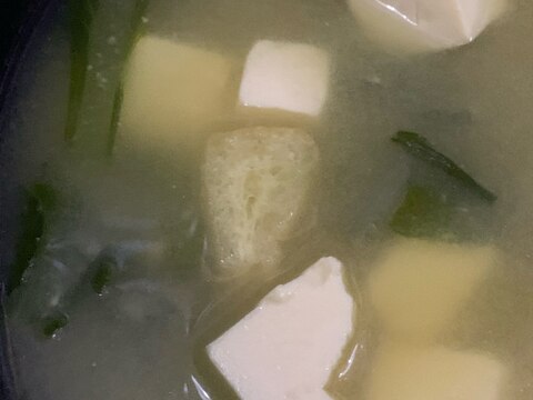 小松菜と豆腐、油揚げの味噌汁